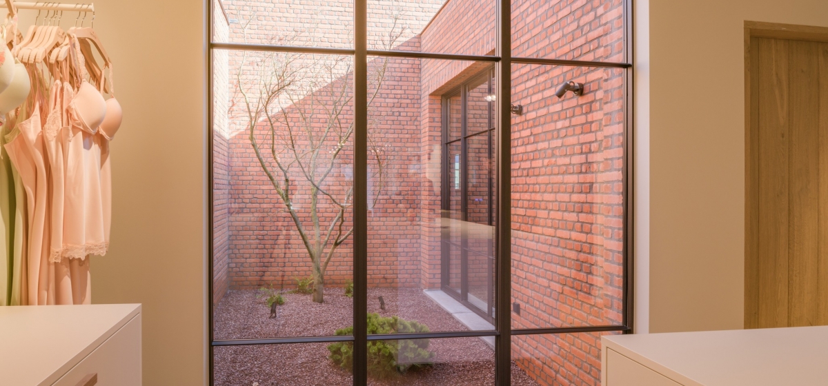 Verbouwing van handelsruimte met appartement